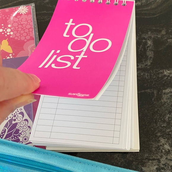 Smiggle’s Gift Bundle - Picture 5 of 8